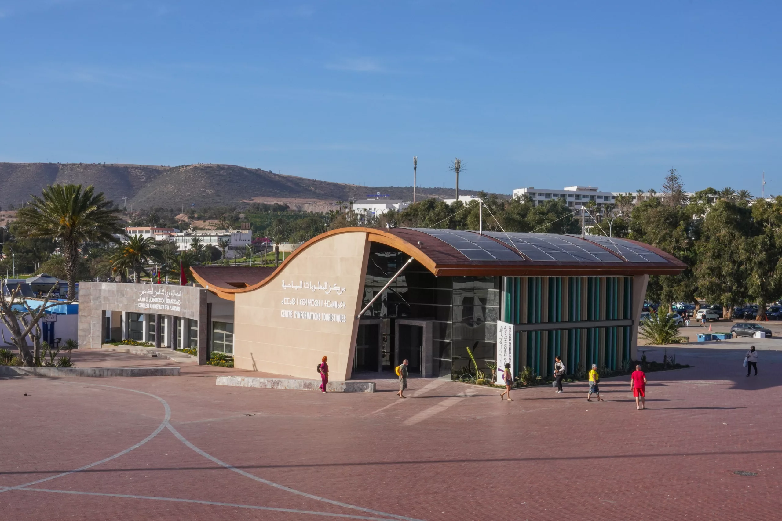 La réalisation du centre d’information touristique et du complexe administratif de la plage d'Agadir